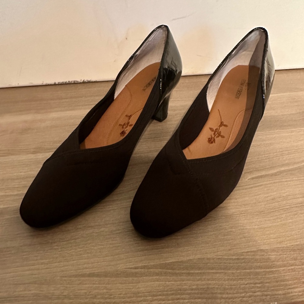 Ros Hommerson women’s Regal Pump